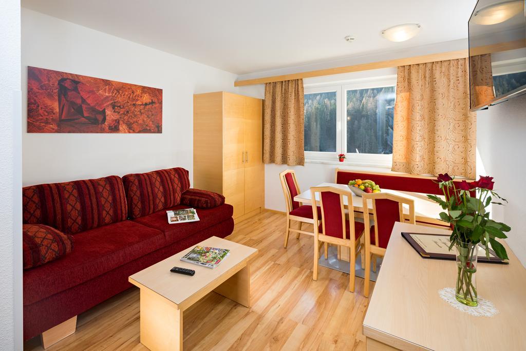 Aparthotel Alpendiamant Serfaus Wachter Gmbh ภายนอก รูปภาพ
